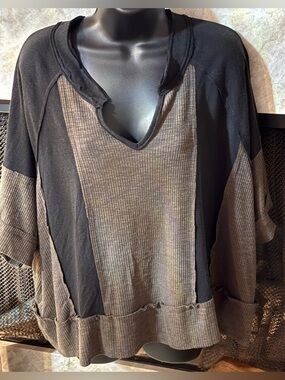 POL Perfectly Oversized Two-Tone Ribbed Patchwork V-Neck - Black and Cream